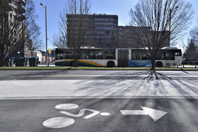 Archivo - Carril bici en Pamplona.
