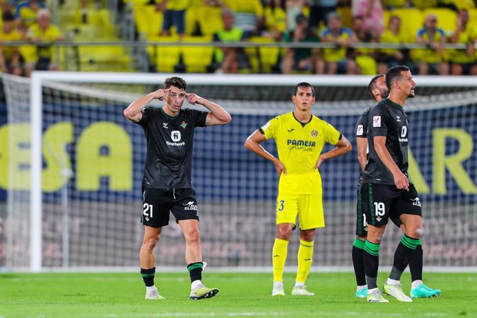 Archivo - Marc Roca of Betis gestures during the spanish league, La Liga EA Sports, football match played between Villarreal CF and Real Betis Balompie at Estadio de la Ceramica on August 13, 2023, in Villarreal, Spain.