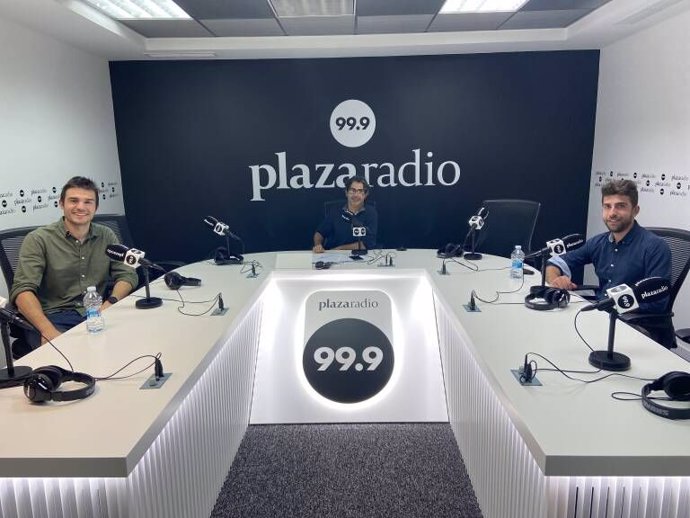 MandarinaWebs en la radio.