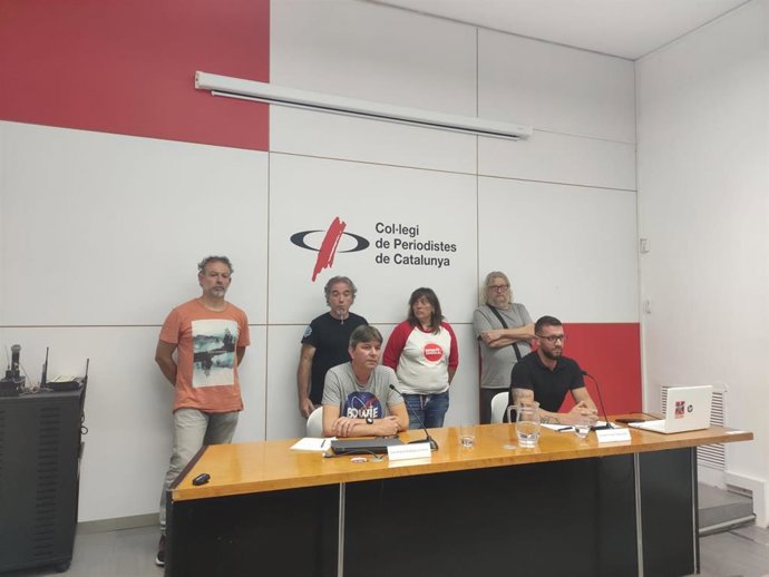 Representantes de los sindicatos SITAC, ASAC, CC.OO., UGT, CGT, Intersindical, FSTES, STSG, CNT y de las plataformas Salvem les ambulncies y Tcnics en Lluita