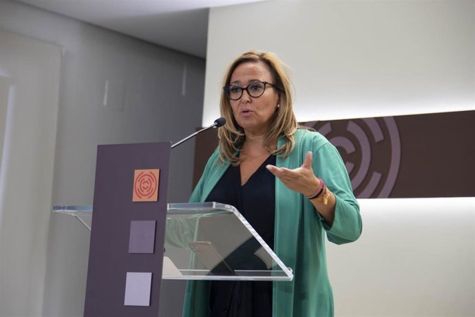 La portavoz del grupo parlamentario socialista, Mayte Pérez.