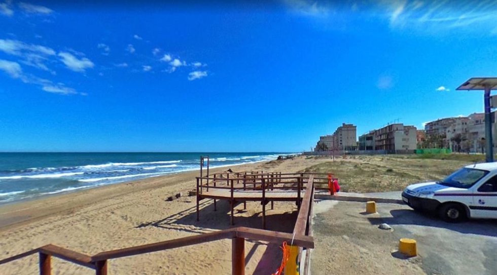 Archivo - Imagen de archivo de la playa de Arenales del Sol de Elche