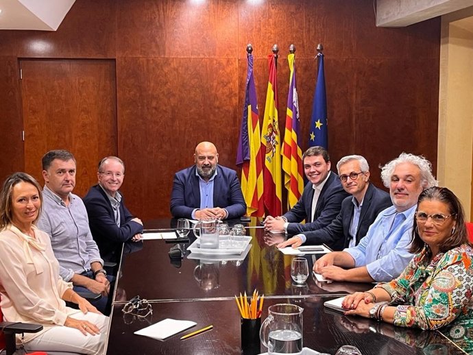 Reunión entre el alcalde de Palma, Jaime Martínez, y Pimeco