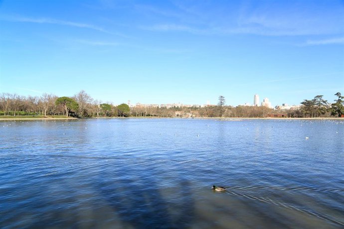 Archivo - El lago de la Casa de Campo, en Madrid (España)