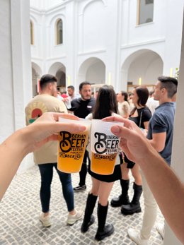 Público asistente al Iberian Beer Festival de Badajoz.