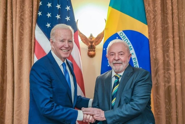El presidente de Estados Unidos, Joe Biden, junto al presidente de Brasil, Lula da Silva