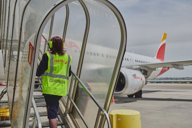Archivo - Iberia transforma a 1.692 empleados de 29 aeropuertos de España en trabajadores fijos.