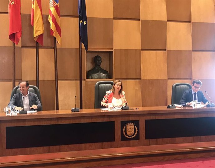 Pleno del Ayuntamiento de Zaragoza con la alcaldesa, Natalia Chueca, presidiendo