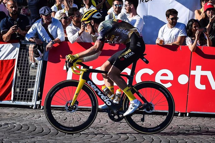 Archivo - Nathan van Hooydonck durante una etapa del Tour de Francia 2023