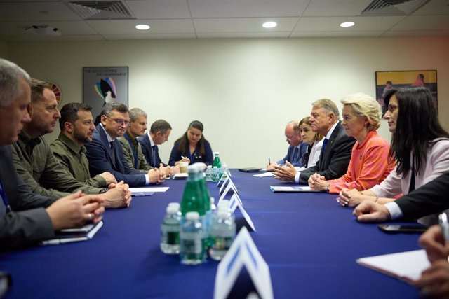 El presidente de Ucrania, Volodimir Zelenski, se ha reunido con una delegación de la Unión Europea encabezada por la presidenta de la Comisión Europea, Ursula von der Leyen, durante la que se ha negociado el libre acceso de productos agrícolas ucranianos