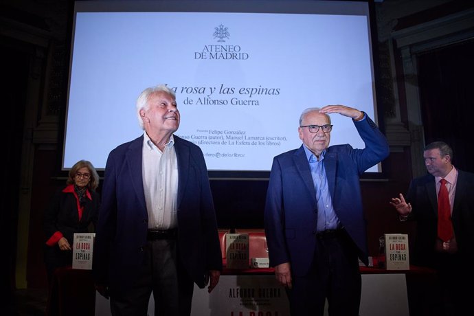 Felipe González i Alfonso Guerra, en un acte a Madrid