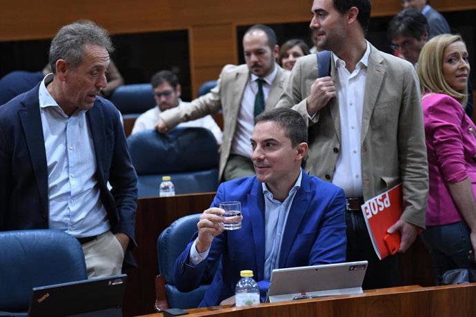 Juan Loabato en su escaño en la Asamblea de Madrid