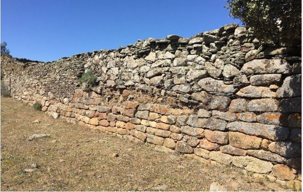 Lienzo de la muralla de Villasviejas del Tamuja