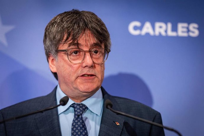 El expresidente de la Generalitat y eurodiputado de Junts, Carles Puigdemont, ofrece una rueda de prensa durante la conferencia inaugural de las jornadas interparlamentarias de Junts per Catalunya
