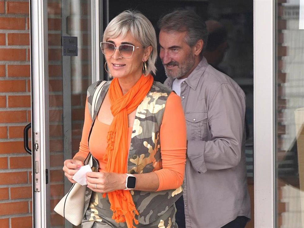 Ana María Aldón y su pareja, Eladio, inseparables tras comprometerse