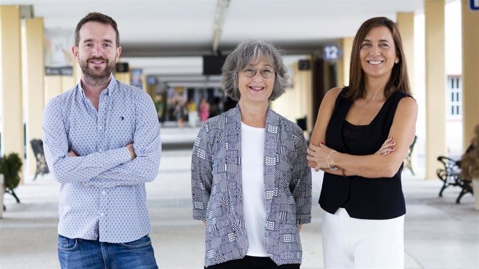 Archivo - Los investigadores Pastora Reina Aguilar, Rosa María Díaz Jiménez y Francisco Caravaca Sánchez, del Departamento de Trabajo Social y Servicios Sociales de la Universidad Pablo de Olavide (UPO), han publicado su estudio en la revista 'Social Wo