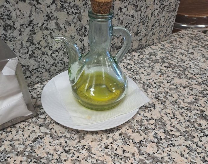 El uso de aceiteras rellenables está prohibido.