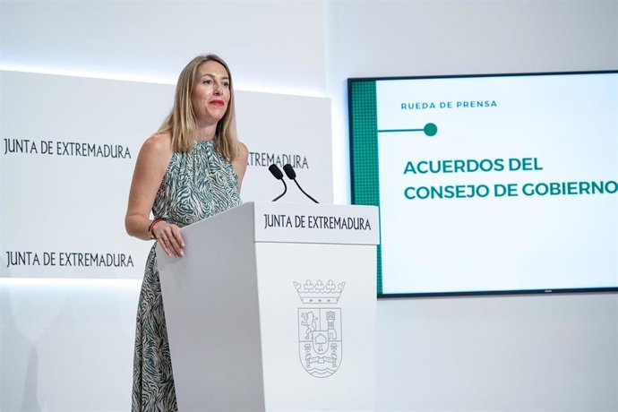 Archivo - La presidenta de la Junta de Extremadura, María Guardiola, en una foto de archivo