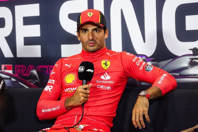 SAINZ Carlos (spa), Scuderia Ferrari SF-23, portrait during the 2023 Formula 1 Singapore Airlines Singapore Grand Prix, 15th round of the 2023 Formula One World Championship from September 15 to 17, 2023 on the Marina Bay Street Circuit, in Singapore - 