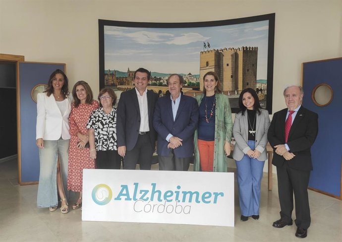 Autoridades en la presentación de las actividades organizadas con motivo del Día Mundial del Alzheimer.