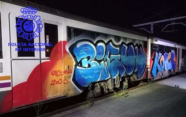 Grafitis en un tren.