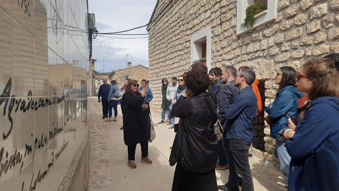 Artistas de la Casa de Velázquez descubren Fuendetodos y la cerámica de Muel en los 35 años de apoyo de la DPZ