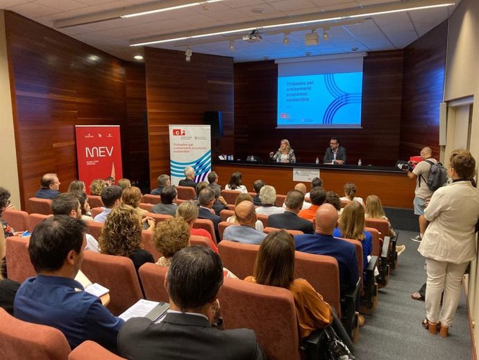 La consellera de Economía, Natlia Mas, durante su intervención en la Trobada pel Creixement Econmic Sostenible este jueves