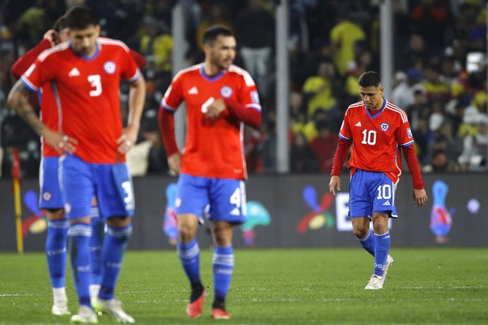 Futbol, Chile vs Colombia. Segunda fecha, eliminatorias al mundial 2026. El jugador de la seleccion chilena Alexis Sanchez es fotografiado durante el partido de clasificacion al mundial 2026 contra Colombia disputado en el estadio Monumental de Santiago,