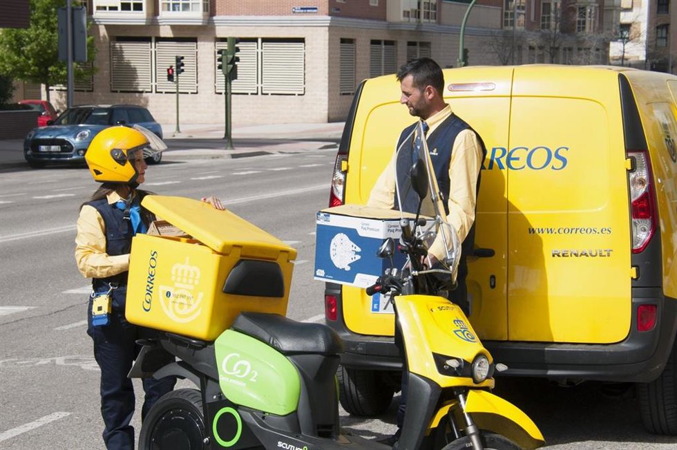 Archivo - Carteros de Correos.