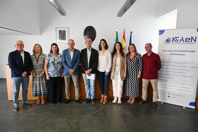 Mesa redonda organizada por el Ayuntamiento de Tomares (Sevilla) sobre el edadismo y el deterioro cognitivo con motivo del Día Mundial del Alzheimer.