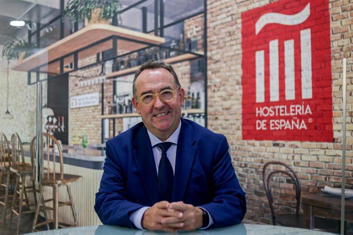 El presidente de la Confederación Empresarial de Hostelería de España, José Luis Yzuel,  