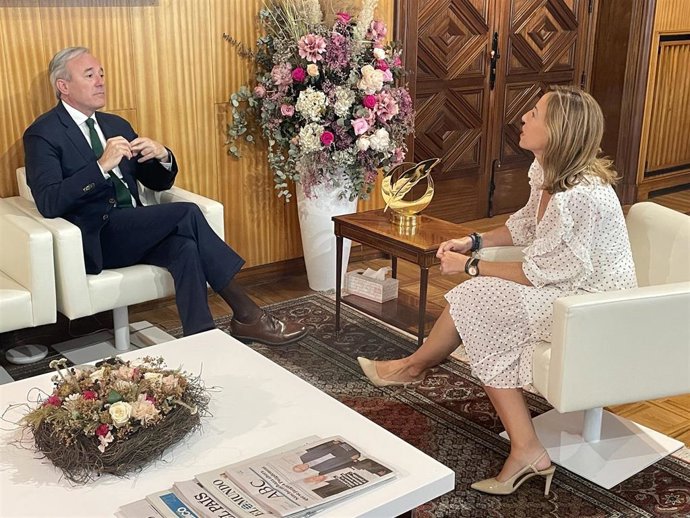 El presidente del Gobierno de Aragón, Jorge Azcón, y la alcaldesa de Zaragoza, Natalia Chueca.