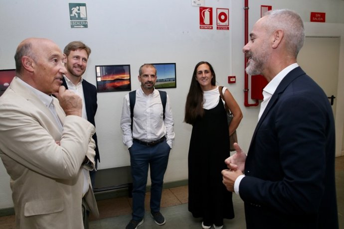 Encuentro del consejero de Educación, Sergio Silva, con miembros del CISE.