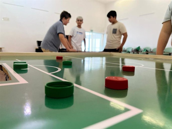 Jóvenes en una jornada de actividades del IAJ en El Puerto (Cádiz). ARCHIVO.
