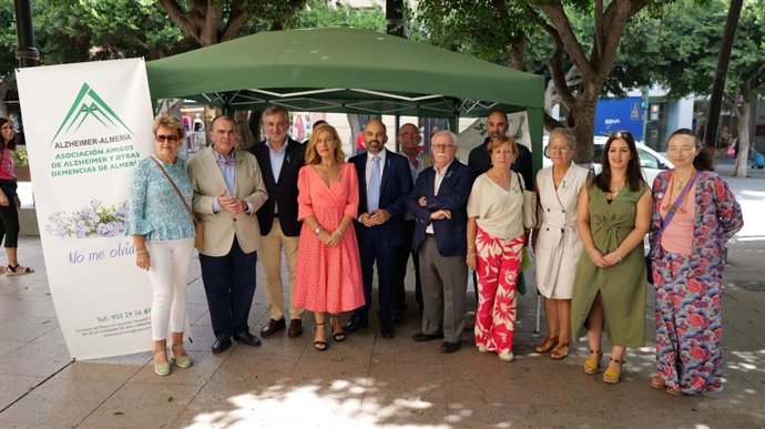 Lectura del manifiesto por el Día Mundial del Alzheimer en Almería.
