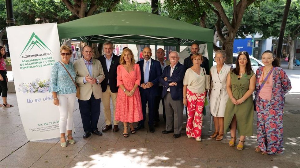 Lectura del manifiesto por el Día Mundial del Alzheimer en Almería.