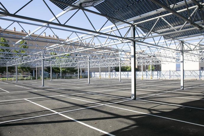Archivo - Parking junto al CPEIP Cardenal Ilundáin.