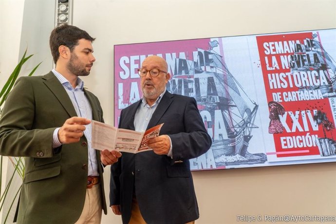 El concejal delegado de Cultura, Nacho Jáudenes, y el presidente de la Semana de Novela Histórica, Obdulio López