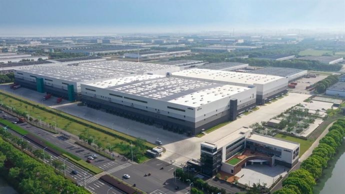Adidas Distribution Center with Geek+
