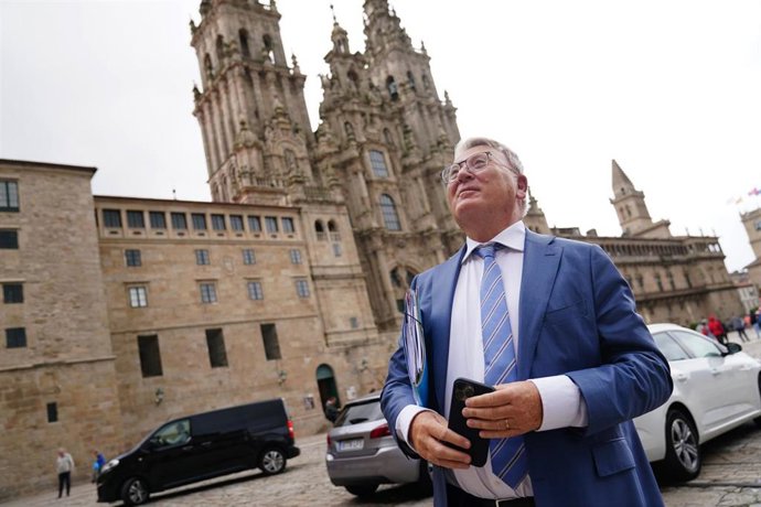 El comisario europeo de Empleo y Derechos Sociales, Nicolas Schmit, a su llegada a una rueda de prensa en el Hostal dos Reis Católicos, a 21 de septiembre de 2023, en Santiago de Compostela, A Coruña, Galicia (España). El encuentro que han mantenido Día