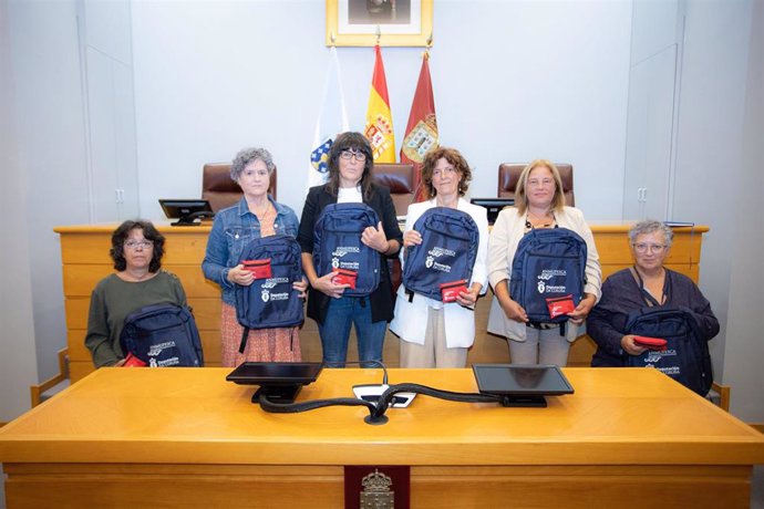 Encuentro en la Diputación de A Coruña con mujeres del sector del mar