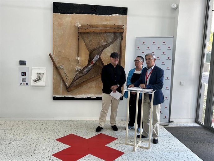 Suárez-Chamorro incluye en una obra artística situada en el hall de la sede de Cruz Roja herramientas que contribuyen a mejorar el alcance a la pieza, a sus contenidos, así como la comprensión del significado usando un lenguaje fácil.