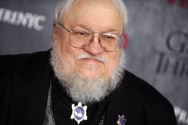 George R.R. Martin demanda a ChatGPT por terminar con IA la saga Canción de Hielo y Fuego