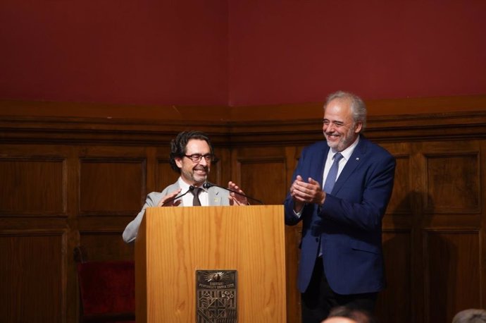 El rector de la UB, Joan Gurdia, y el rector de la UAB, Javier Lafuente