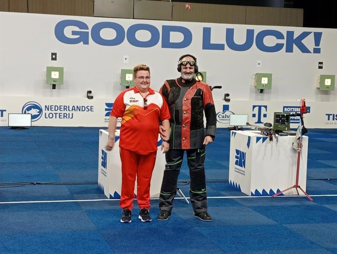 Ager Solabarrieta junto a su guía Maite Badiola