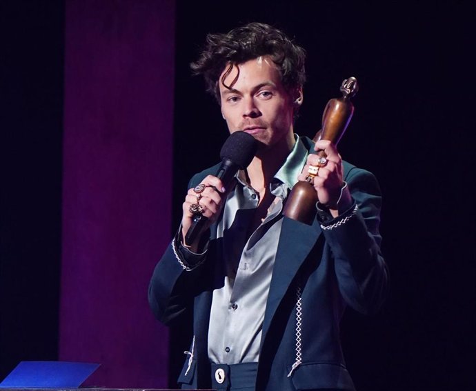 Archivo - 11 February 2023, United Kingdom, London: English singer Harry Styles wins the award for Best Pop/R&B Act at the 2023 Brit Awards at the O2 Arena. Photo: Ian West/PA Wire/dpa