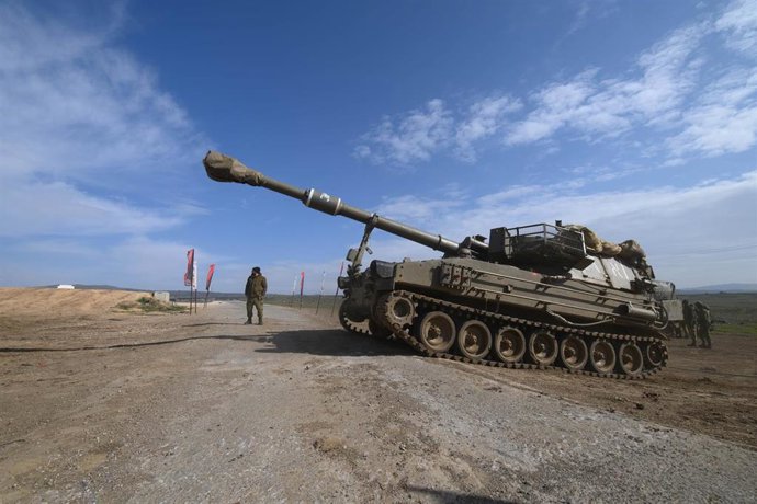 Archivo - Imagen de archivo de un tanque del Ejército de Israel en los Altos del Golán, en la frontera disputada con Siria