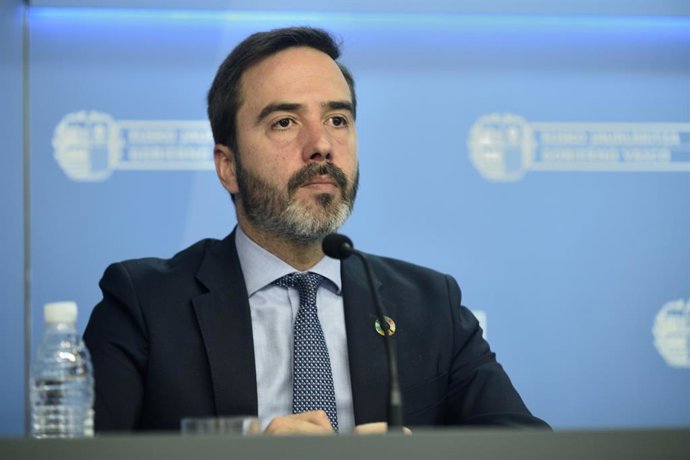 Archivo - El consejero de Turismo, Comercio y Consumo, Javier Hurtado,