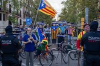 Una treintena de independentistas protesta contra la reunión de ministros de la UE en Barcelona