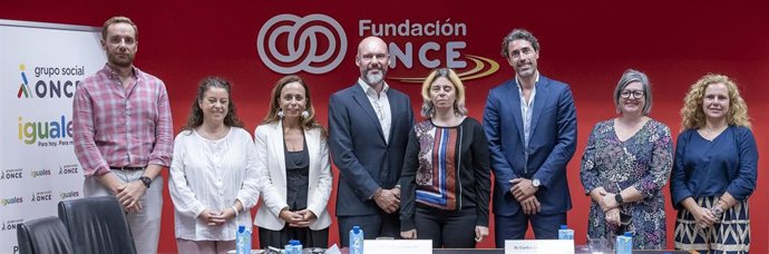 El presidente y fundador de Northius, Carlos Javier Díaz Sanz, y la secretaria general de Fundación ONCE e Inserta Empleo y directora de Transformación y Excelencia de Fundación ONCE, Virginia Carcedo, firman un Convenio Inserta